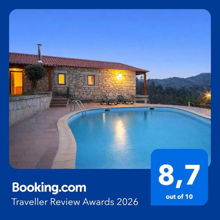 Location de vacances pour 8 personnes, avec piscine ainsi que vue et jardin dans Ponte da Barca