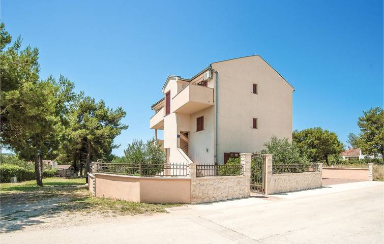 Ferienwohnung für 4 Personen, mit Terrasse in Biograd na Moru - 2