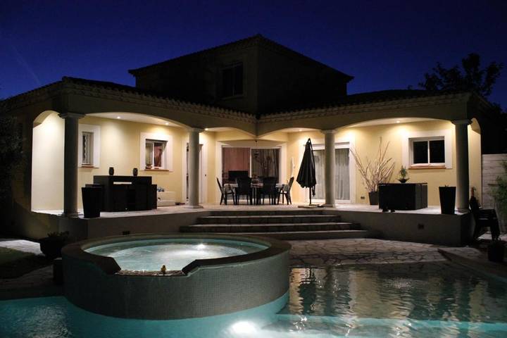 Maison de vacances pour 10 personnes, avec jardin ainsi que piscine et bassin pour enfant, adapté aux familles - 1