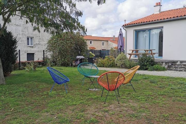 Location de vacances pour 8 personnes, avec jardin à Xanton-Chassenon