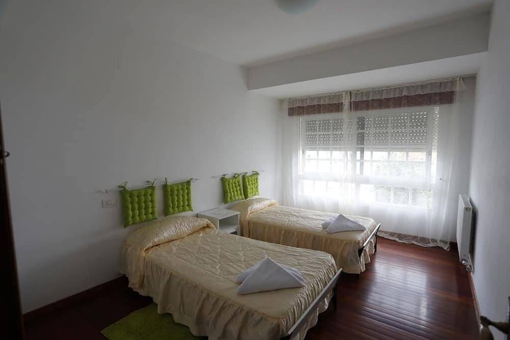 Entire apartment, Apartment with 4 bedrooms in the Center of Monforte in Monforte de Lemos, Lugo Province