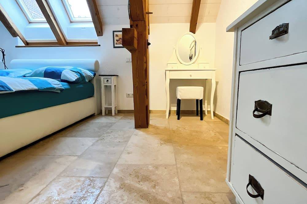 Ganze Wohnung, Große Maisonette 2-8 Pers, hell, Fernblick, Balkon, Nähe Europa Park & Freiburg in Teningen, Südschwarzwald