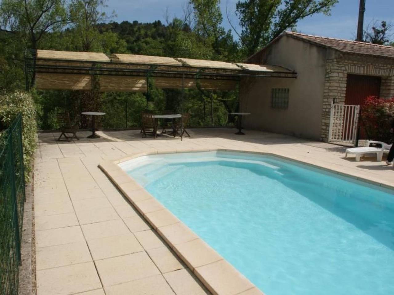 Schöne provenzalische Villa Les Carlets mit Pool in Saignon, Regionaler Naturpark Luberon