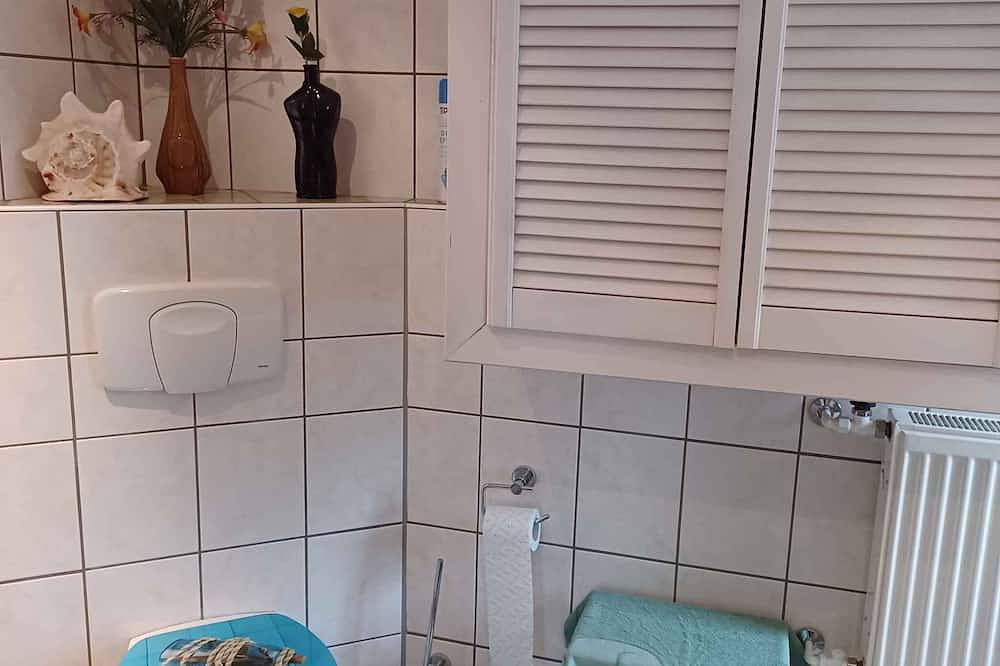 Ganze Wohnung, Ferienwohnung mit Gartennutzung und Grillmöglichkeit in Sehlen, Bergen auf Rügen und Umgebung