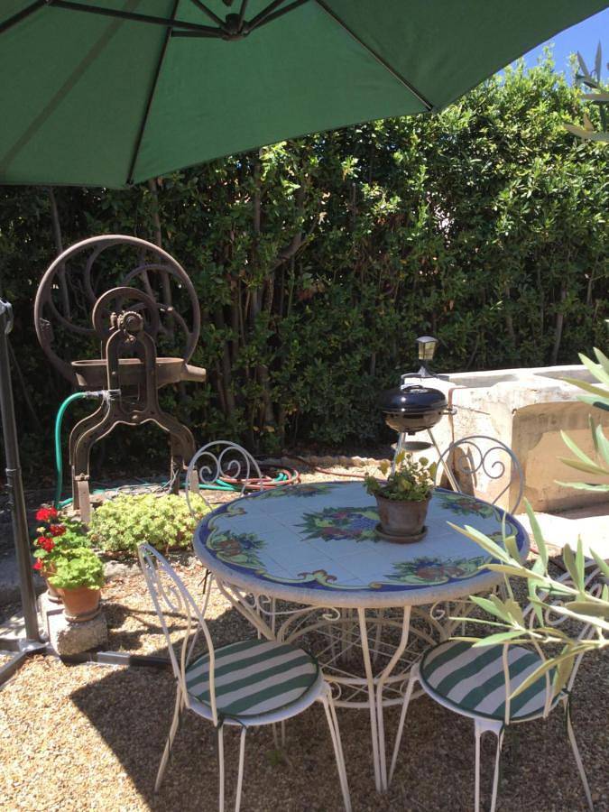 Location de vacances pour 2 personnes, avec Terrasse et Jardin ainsi que Piscine et Vue à Argeliers - 3