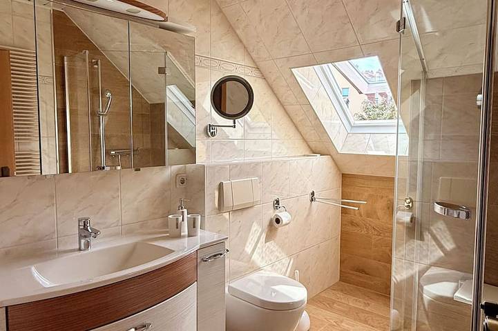 Ganze Wohnung, Lichtdurchflutetes Apartment mit Weitblick & Ruhe in Rudolstadt, Saaleland