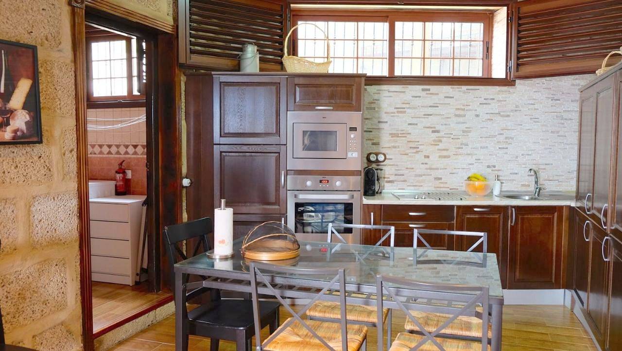 Casa en finca de uva con piscina privada, cubierta y climatizada in Arico, Teneriffa Süd