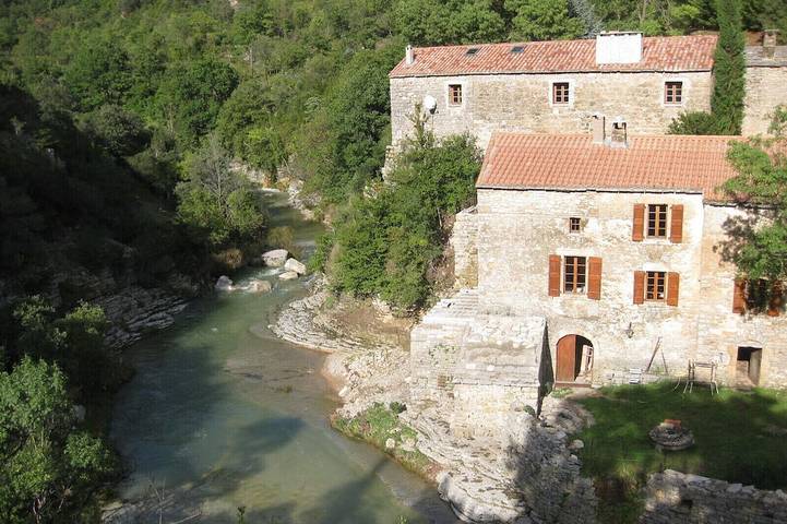 Location de vacances pour 10 personnes, avec terrasse et jardin, animaux acceptés à Pégairolles-de-l'Escalette