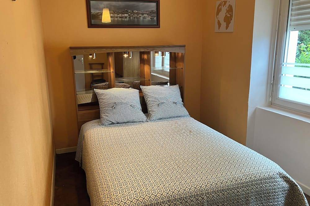 Appartement Au Rez De Chaussee Au Sein D'une Maison De Caractere Avec Jardin in Pont-l'Abbé, Côte de Cornouaille