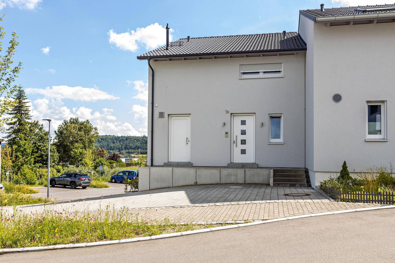 Ganze Wohnung, Moderne Ferienwohnung "Schmuckstück" mit Blick auf die Berge in Hilzingen, Hegau
