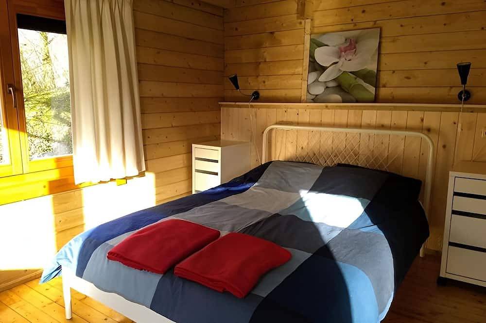 Chalet Kwikstaart on small-scale nature campsite 't Ol Gat in Zoutkamp, Lauwersmeer