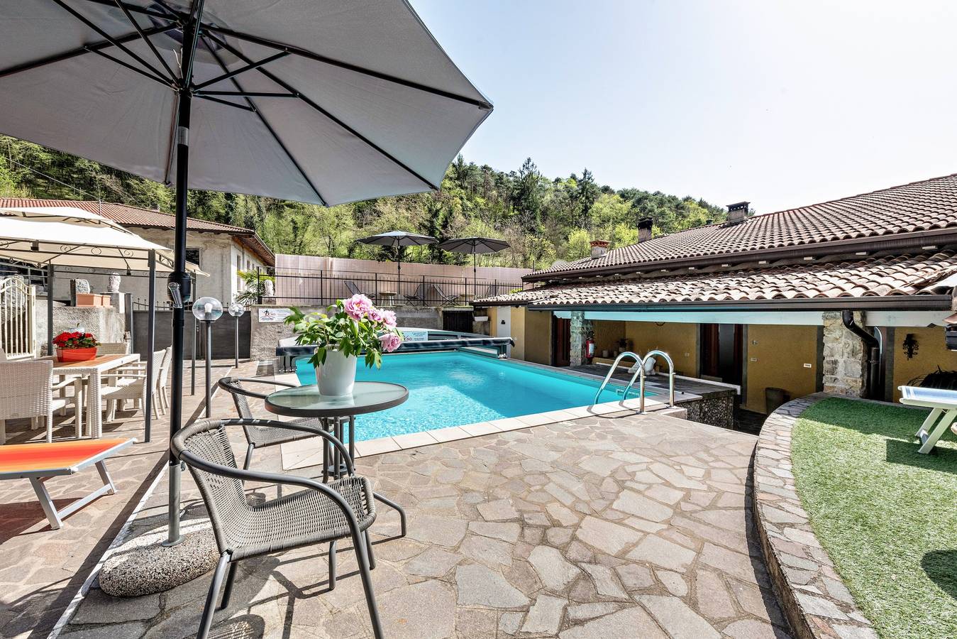 Entire apartment, Apartment “Residence Tatiana A1” with Pool, Terrace, Mountain View & Wi-Fi in Tremosine, Garda Mountains