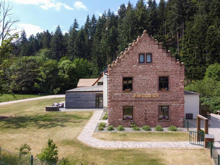 Gîte pour 4 personnes, avec jardin ainsi que terrasse et sauna à Oberhaslach
