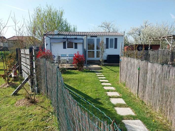 Location de vacances pour 5 personnes, avec Terrasse et Jardin ainsi que Piscine et Vue dans Saint-Loup (Jura)