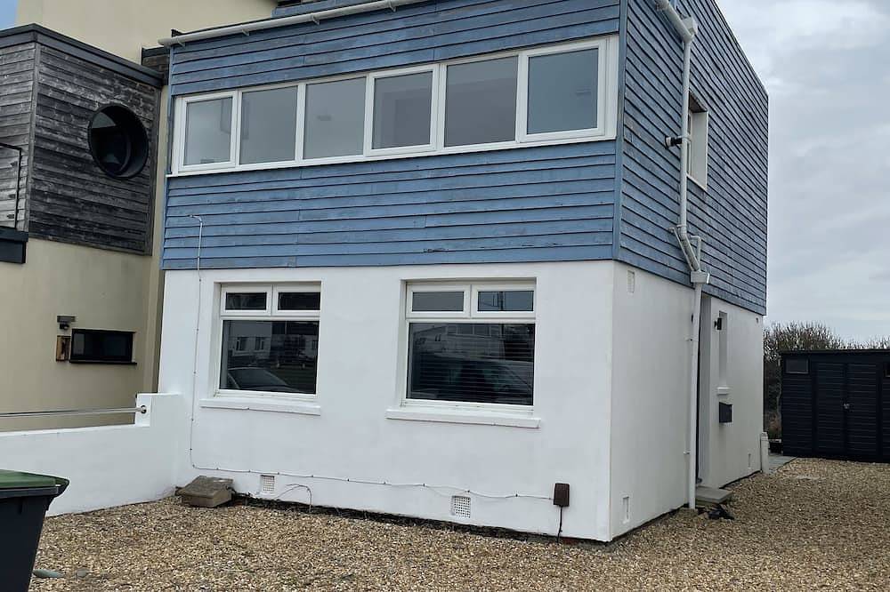 Stunning House Overlooking Nature Reserve in Hayling Island, Havant