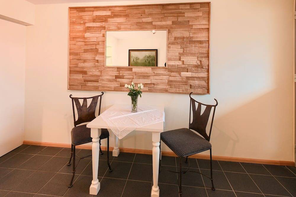 Ganze Wohnung, Ferienwohnung 'Anke' mit Privatterrasse, Balkon und Wi-Fi in Grunern, Staufen im Breisgau