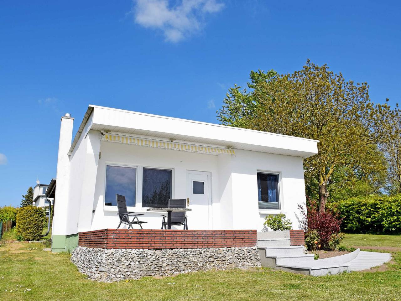 Ganze Ferienwohnung, Bungalow mit Panoramarundblick und Terrasse - Bungalow mit Panoramasundblick und Terrasse in Altefähr, Stralsund Umland