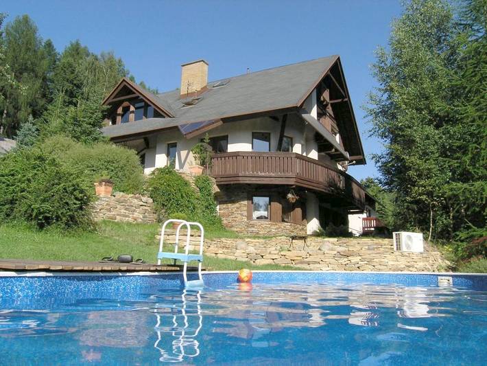 Apartament wakacyjny dla 16 osób, z ogród i basen w Rokytnice nad Jizerou