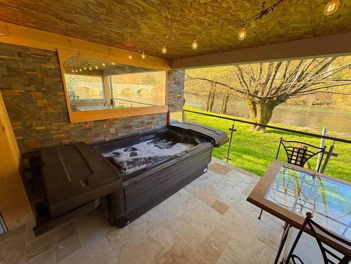 Location de vacances pour 3 personnes, avec Balcon et Terrasse ainsi que Jardin et Vue dans Chenecey-Buillon