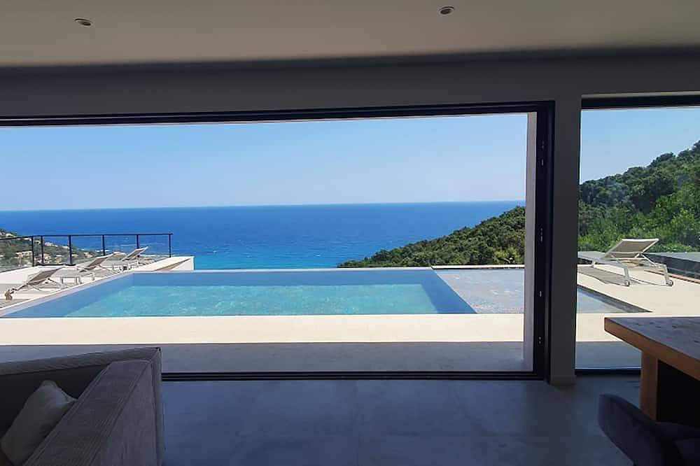 Villa 2/5 personnes Luxe Calme Charme - Piscine Chauffee/Spa Vue Mer Et Montagne in Conca, Arrondissement de Sartène