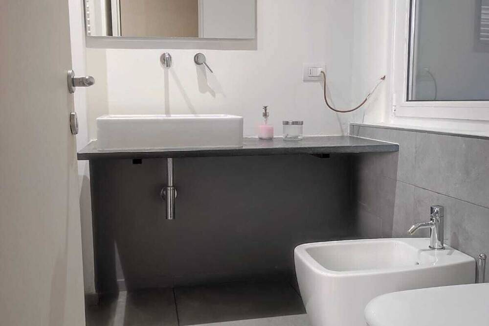 Entire apartment, Superior - Apartment Central Station - guests Wifi & Ac in Milan, Milan Province