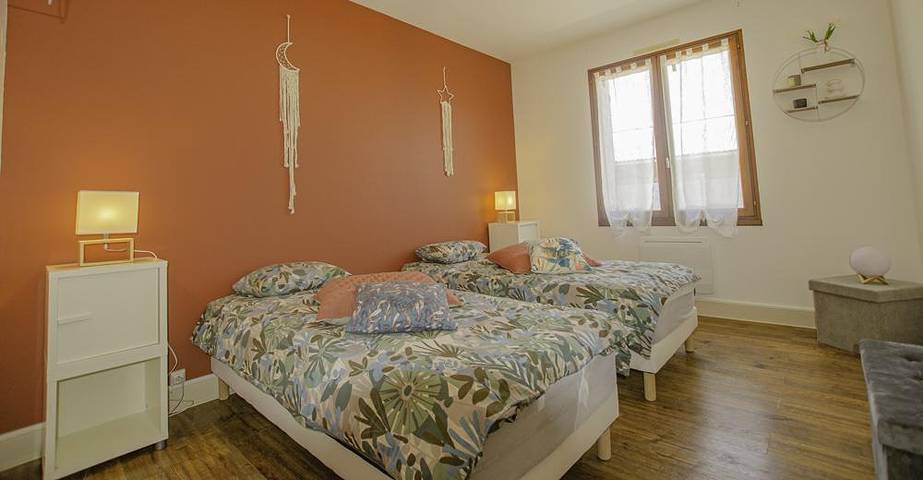 Gîte pour 6 personnes, avec terrasse et jardin