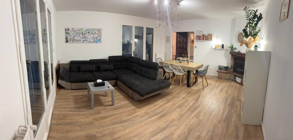 Location de vacances pour 6 personnes, avec terrasse à Sainte-Anastasie-sur-Issole