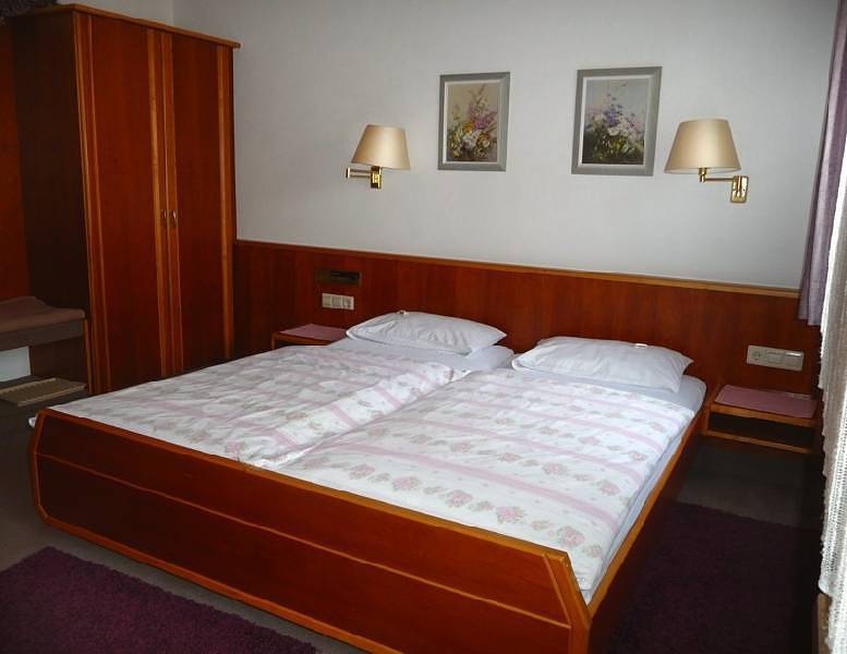 Pension garni - Haus Elke - Doppelzimmer in Tailfingen, Albstadt