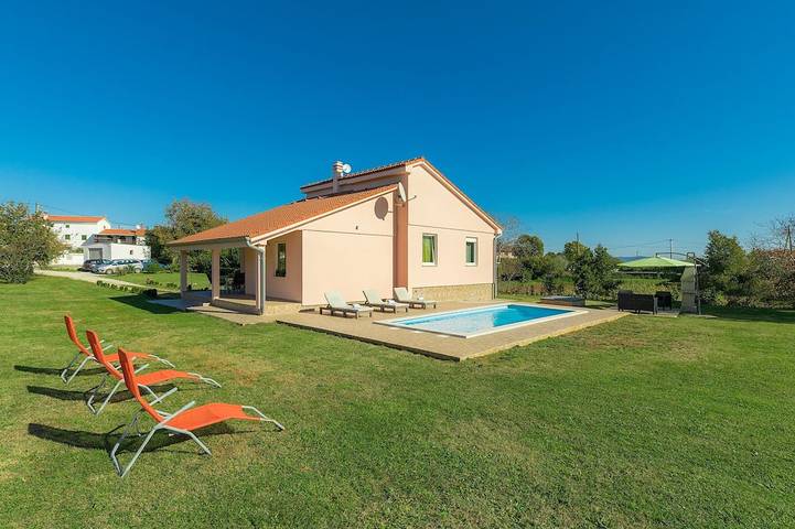 Ferienhaus für 6 Personen, mit Garten und Pool