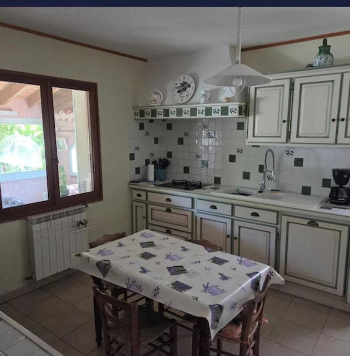 Location de vacances pour 8 personnes, avec piscine et jardin, animaux acceptés à Alleins - 4