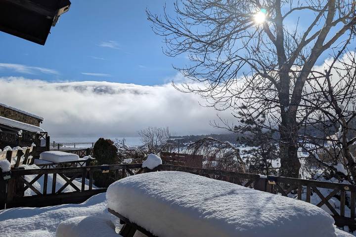 La Grange de la Petite Ourse avec grande terrasse meublée et magnifique vue lac et montagnes in Les Angles, Parc naturel régional des Pyrénées catalanes