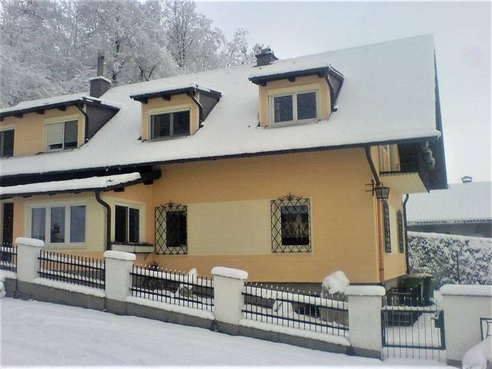 Ferienwohnung für 3 Personen, mit Ausblick und Balkon sowie Garten in Gmunden