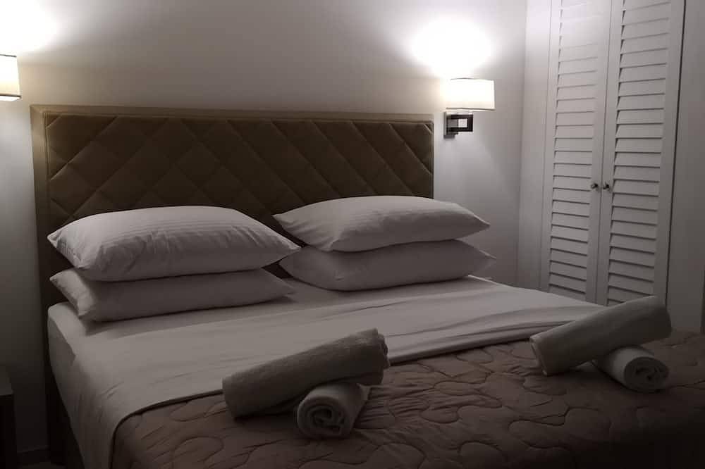 Beachfront house with Pool and Jakuzzi -maximum comfort and privacy ... in Rukavac, Split-Dalmatia