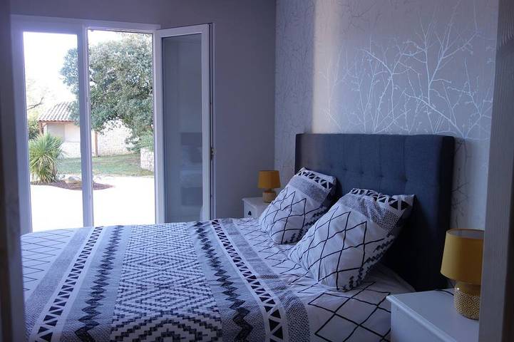 Location de vacances pour 8 personnes, avec jardin ainsi que terrasse et jacuzzi à Vézénobres - 4