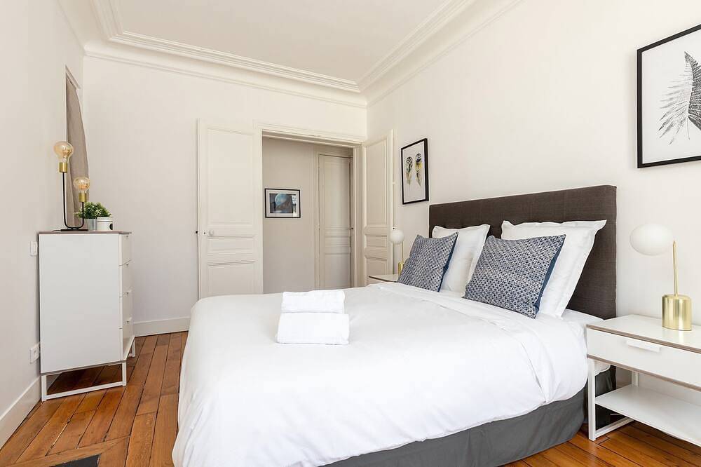 Entire apartment, La Sorbonne-Pantheon-Latin Quarter 1Br in Paris, Ile de France