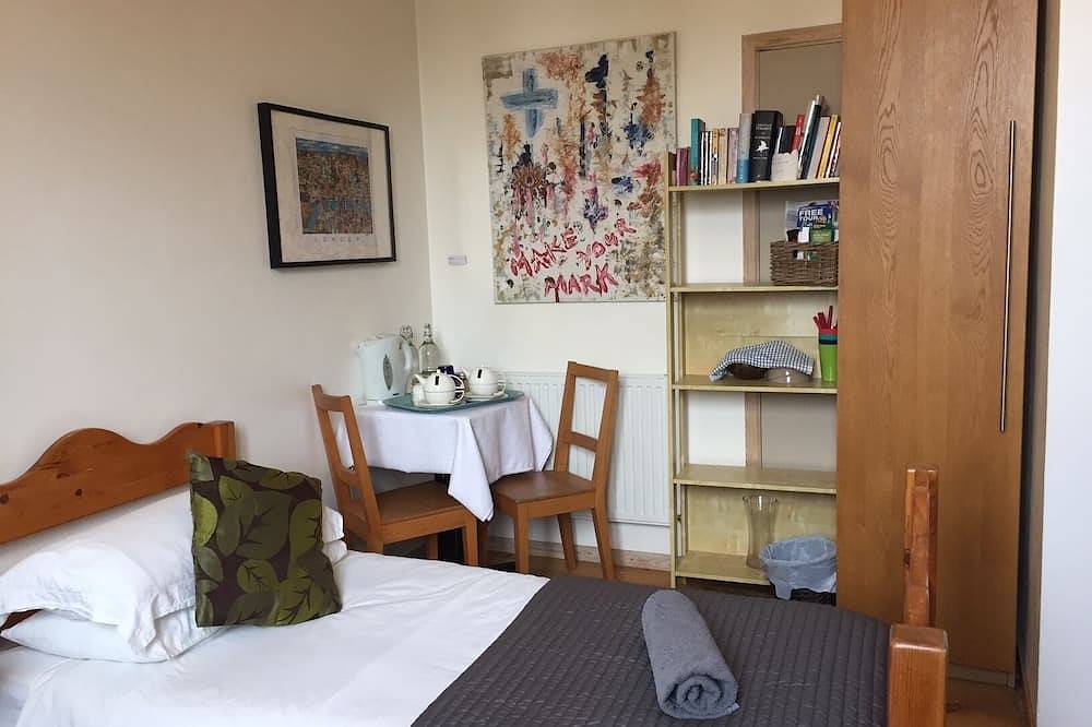 Apartamento entero, Preciosa habitación doble con terraza y entrada privada in Camden, Londres