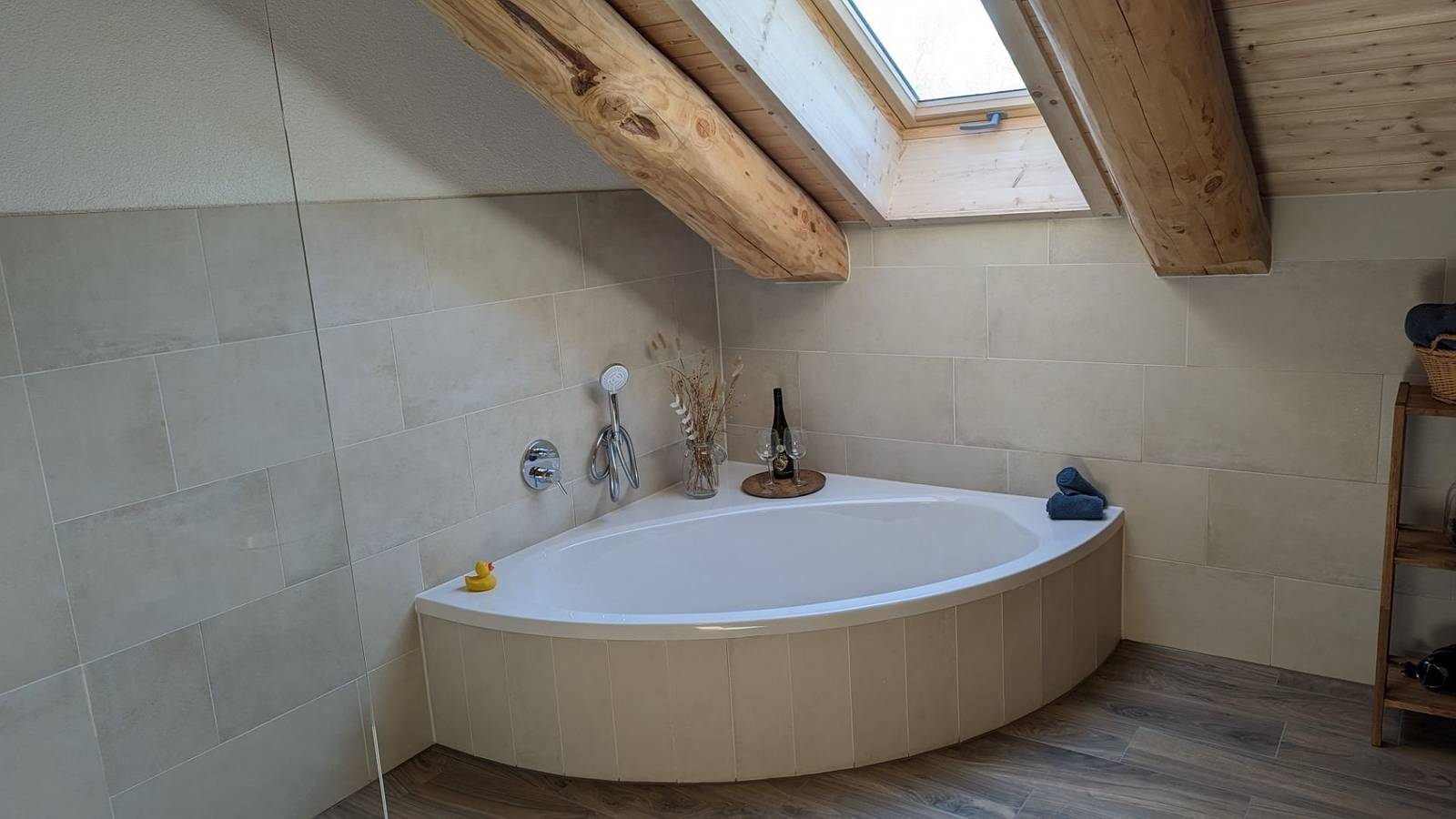 Ganze Ferienwohnung, Waldzeit Lodge - Ferienwohnung Eule in Neuhütten, Landkreis Trier-Saarburg
