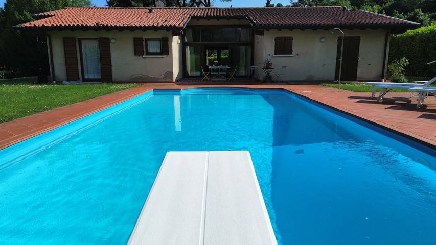 Location de vacances pour 8 personnes, avec jardin à San Felice del Benaco