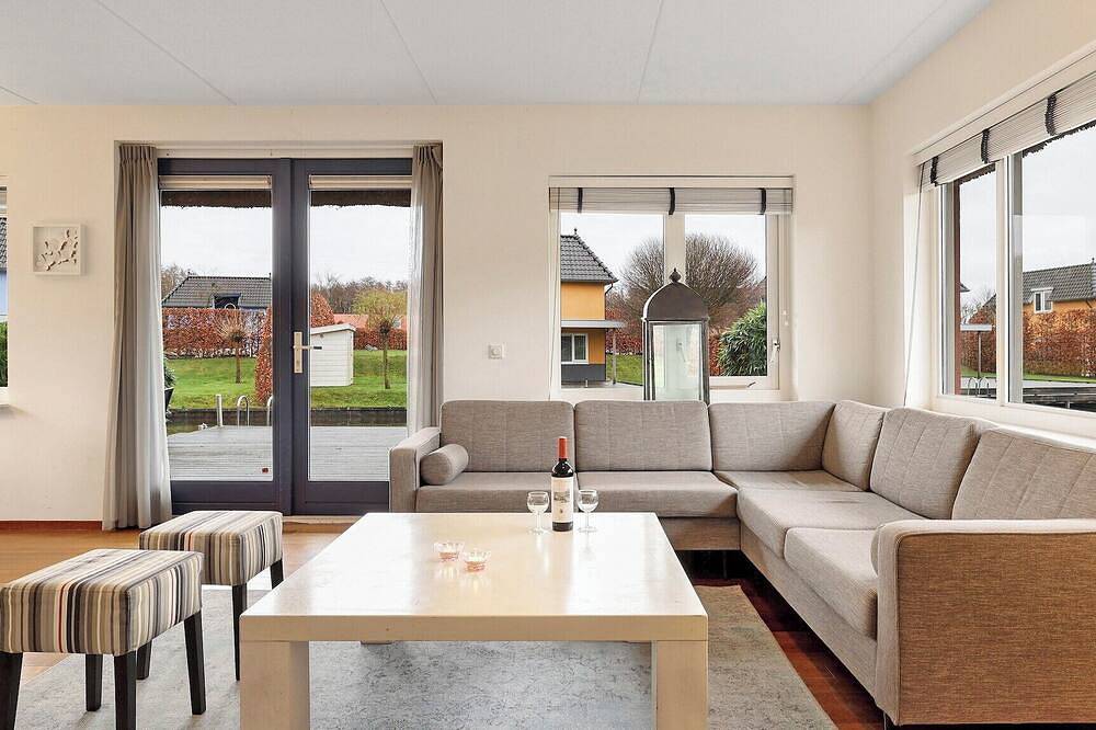 Comfortable 4-person bungalow in Drenthe