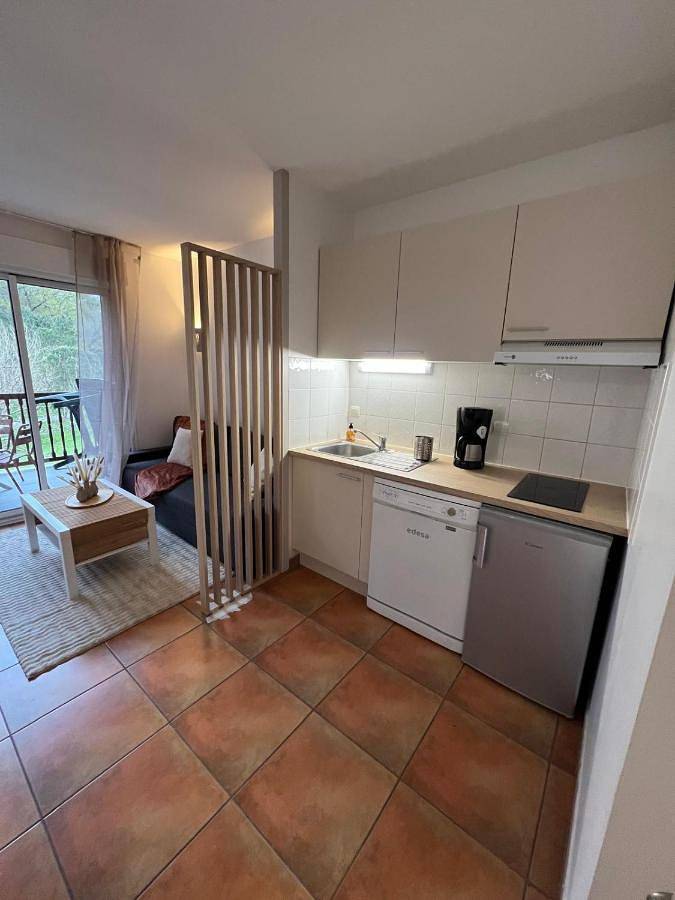 Gîte pour 4 personnes, avec piscine ainsi que jardin et terrasse dans Port De Saint Jean De Luz - 4