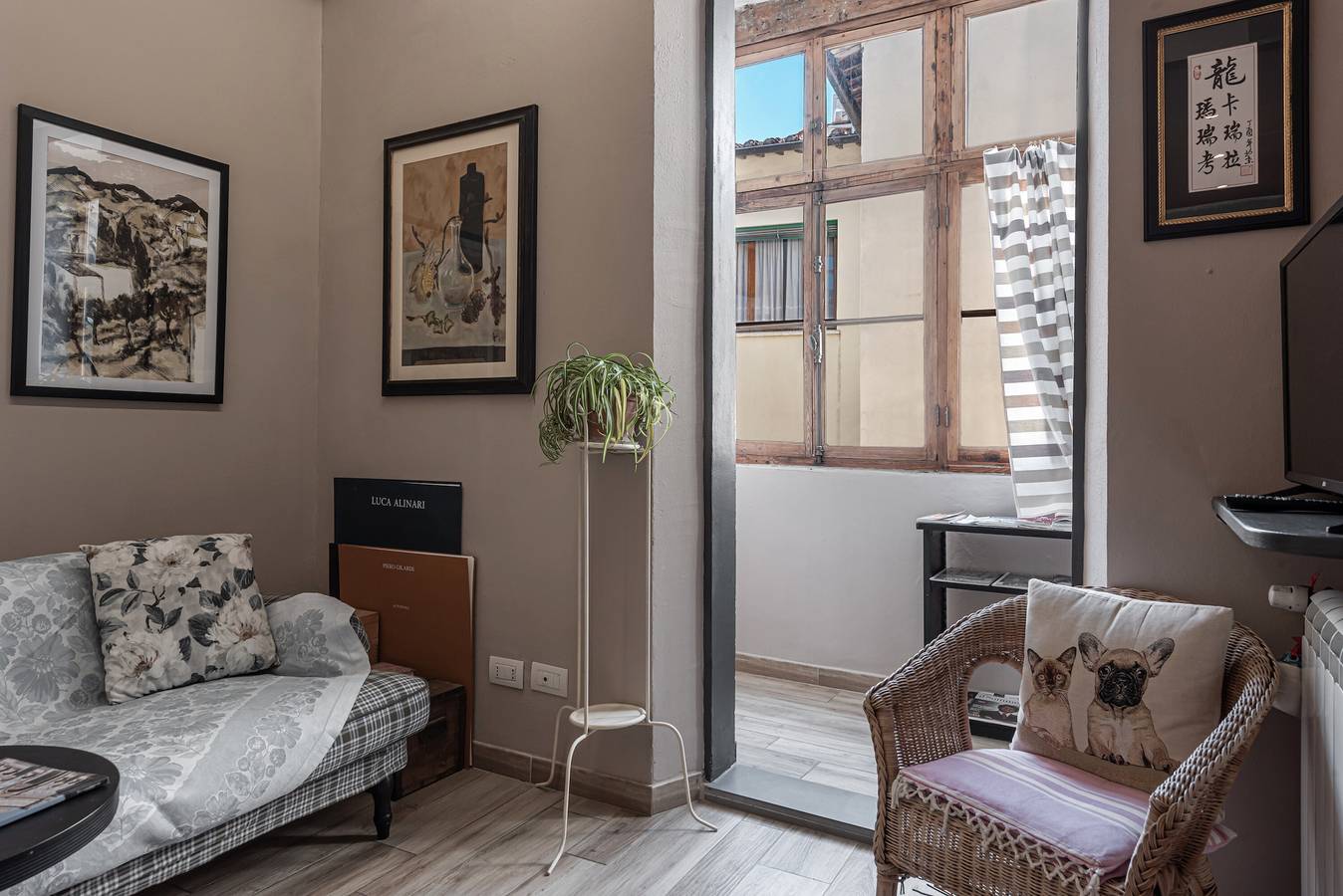 Geheel appartement, Appartement 'La Casa Dei Libri' met Privéterras, Wi-Fi en Airconditioning in Florence city center, Florence