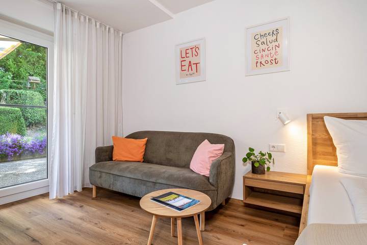 Hel lägenhet, Apartment 'Spätburgunder' with Private Terrace, Shared Garden and Wi-Fi in Hagnau, Region Bodensee-Oberschwaben