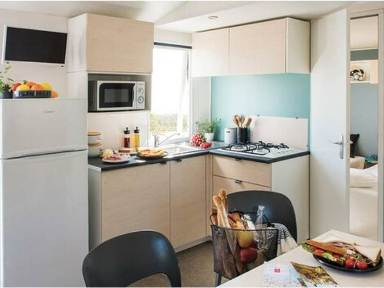 Mobil-home confortable avec terrasse à Saint-Gérons in Saint-Gérons, Région d'Aurillac