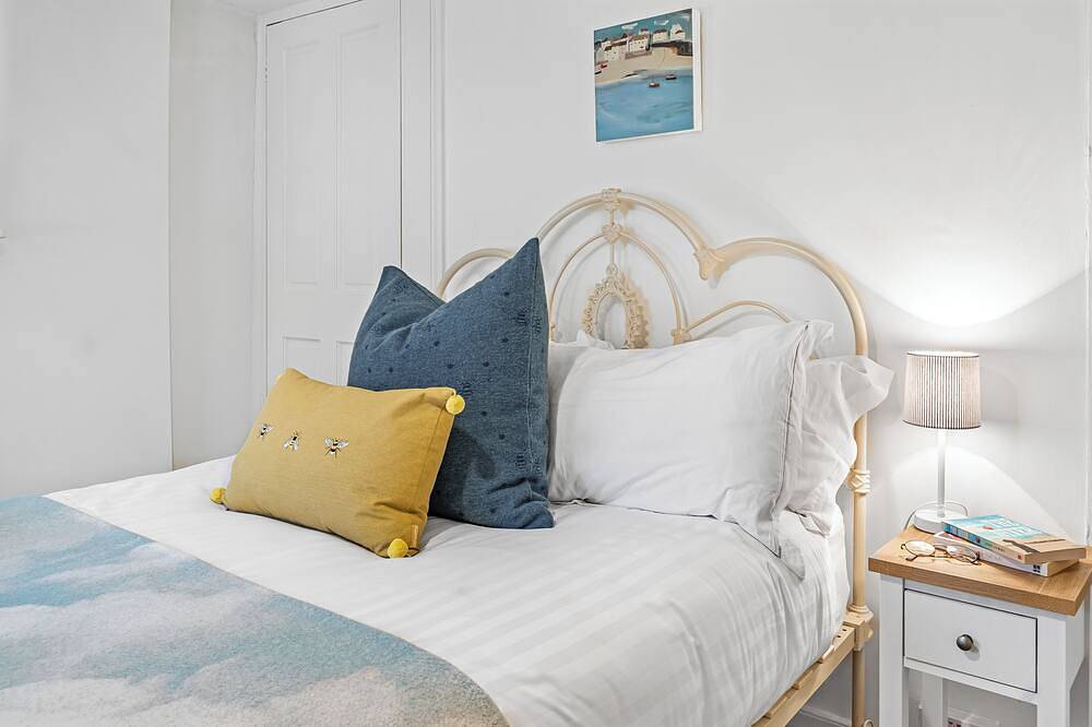 Private garden & central location within 5 min walk of town in Polperro, Fowey