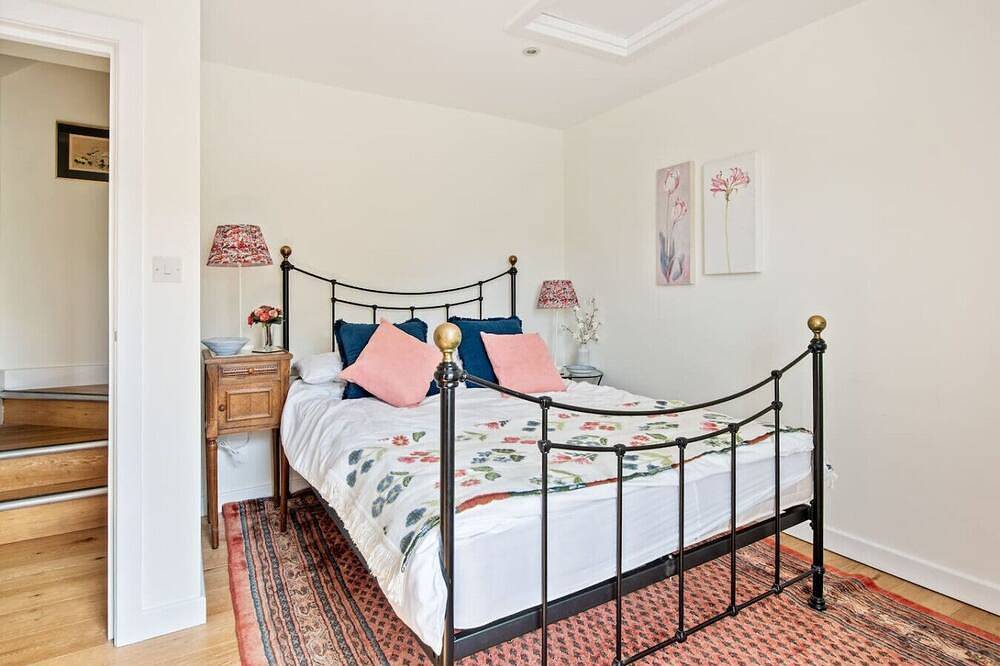 Entire apartment, Family-friendly flat in the heart of Brockenhurst near trails in Brockenhurst, Hampshire