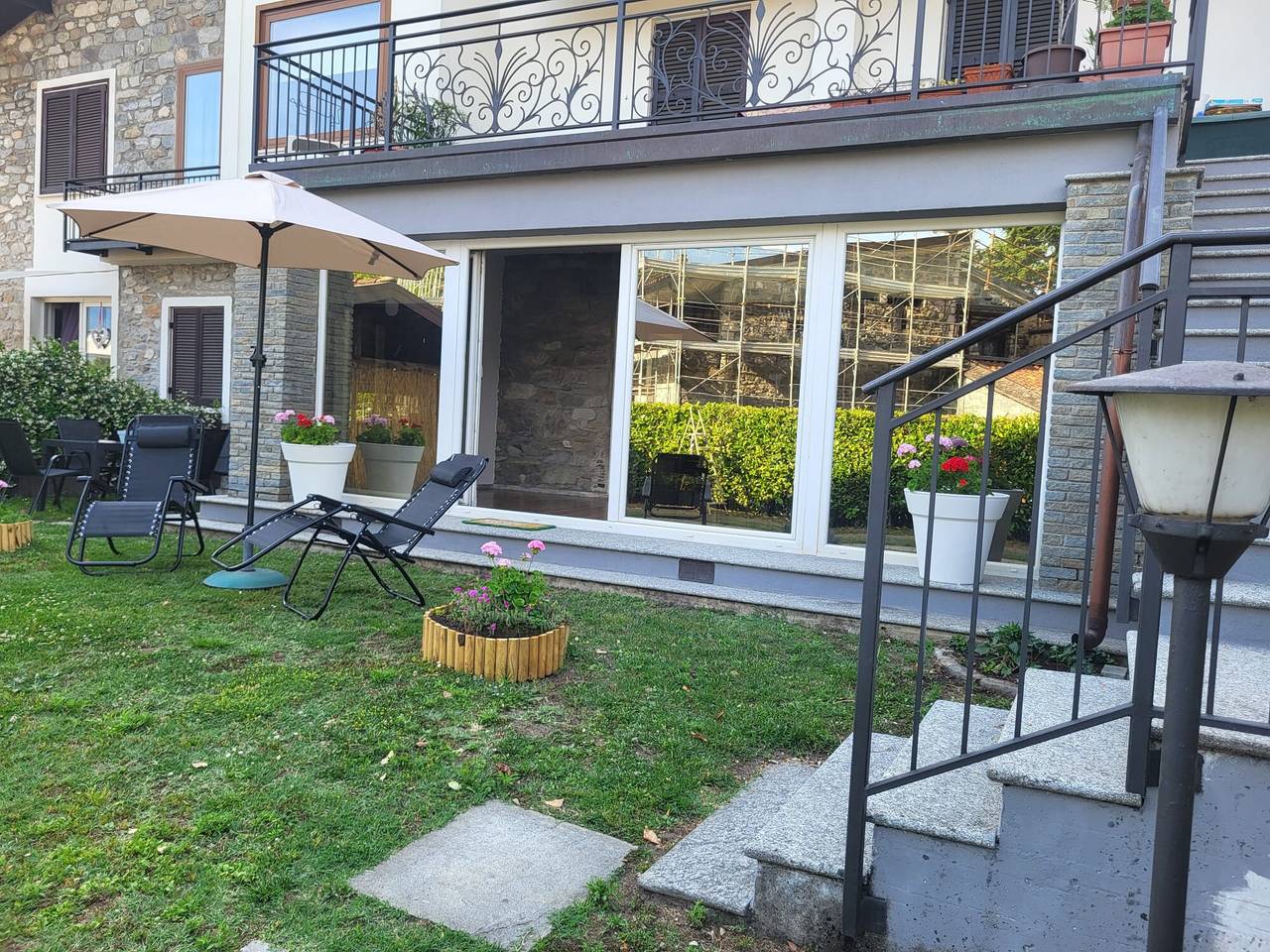 Aphrodite's Garden – Central Yet Peaceful Apartment Close to Lake and Beaches in Gera Lario, Comune di Gera Lario