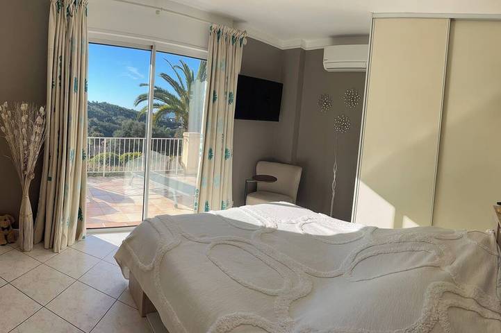 Location de vacances pour 8 personnes, avec jardin et balcon à Pégomas - 4