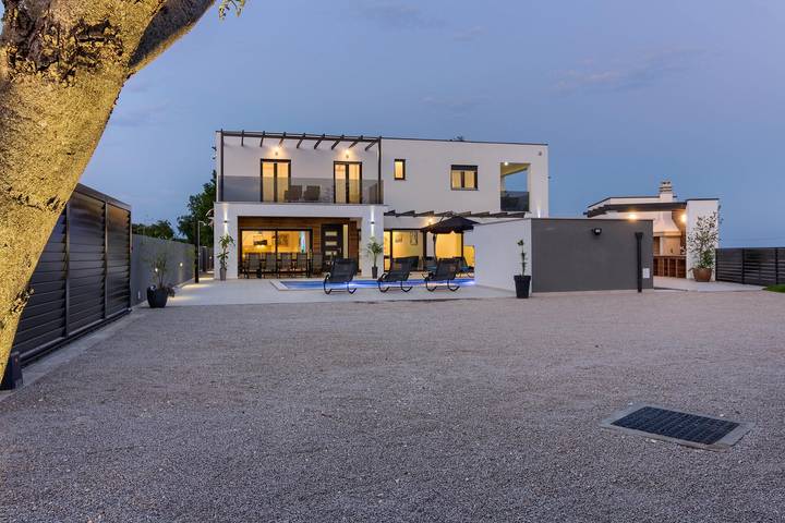 Villa für 14 Personen, mit Terrasse und Pool sowie Garten in Marčana - 3