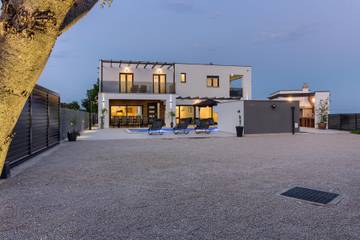 Villa for 14 People in Loborika, Southcoast Istria, Photo 2