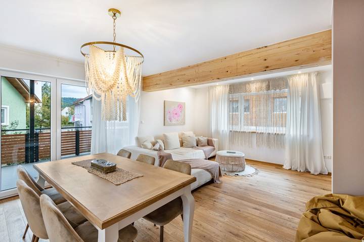 Appartement entier, Appartement de vacances 'Bei Thérèse' avec balcon et Wi-Fi in Miltach, Bavière Orientale